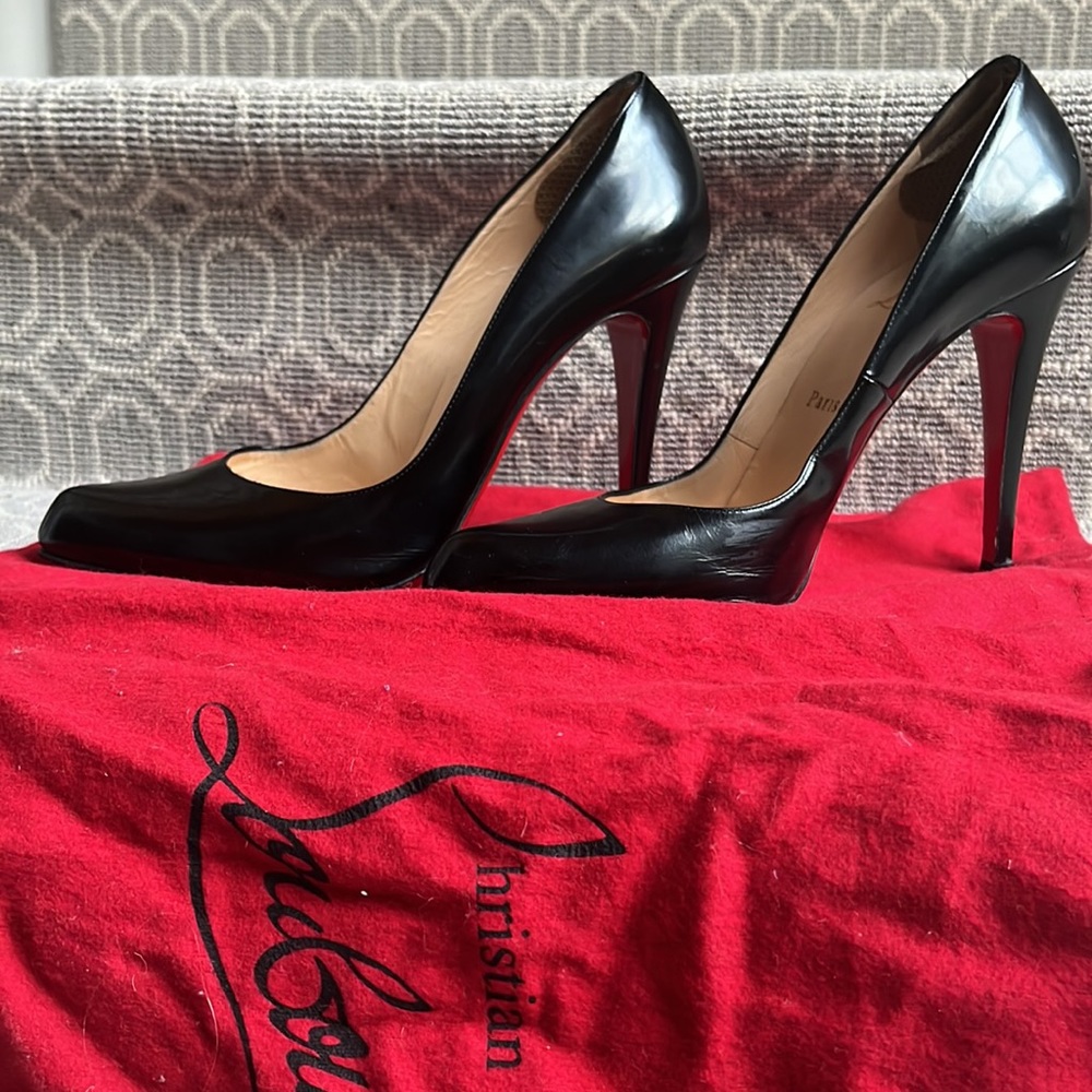 Christian Louboutin Black Leather Stilletto Red Sole Pumps, Size 40 (sz9) 🖤❤️